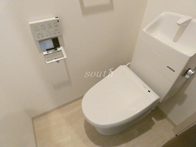 トイレ　ウォシュレット付きのトイレ