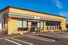 コンビニ　セブンイレブン札幌北31条東店（コンビニ）まで372m