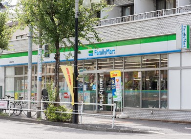 コンビニ　ファミリーマート 小滝橋通り店（コンビニ）まで599m