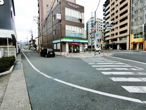 コンビニ　ファミリーマート 山科区役所前店（コンビニ）まで804m