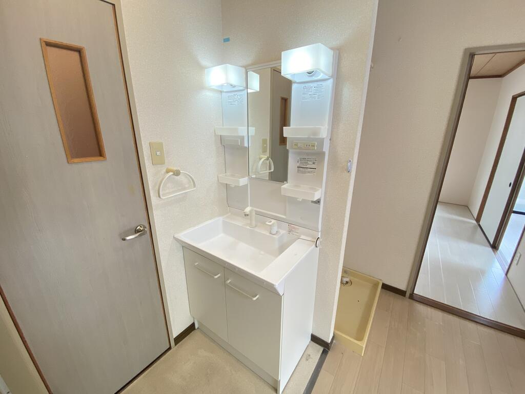 洗面設備　コンパクトヘッドで使いやすいシャンプードレッサー♪