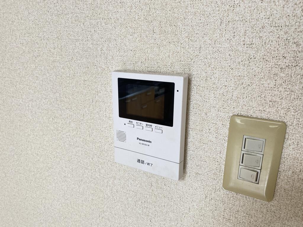 セキュリティ　お部屋から確認できるモニター付きドアホン！