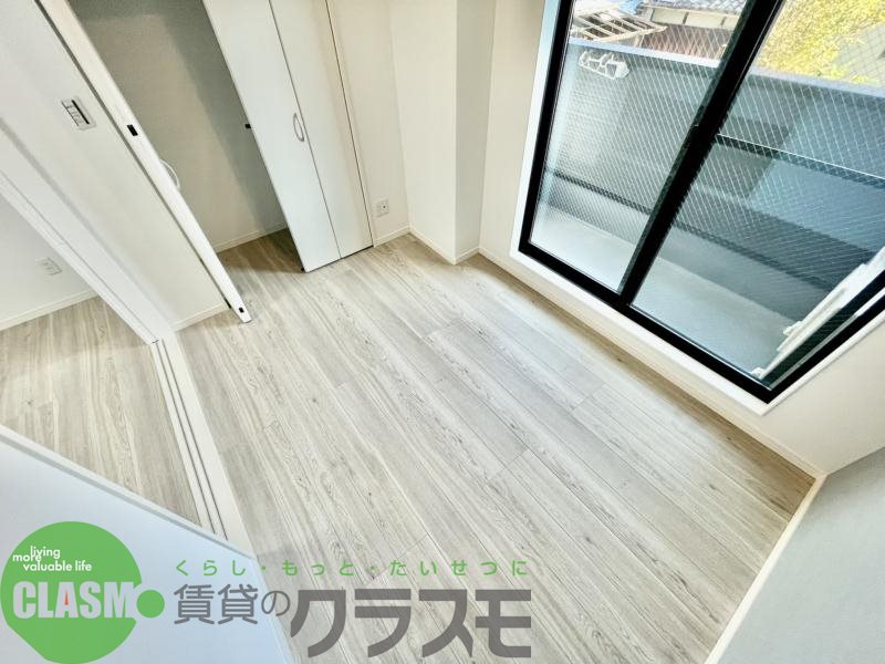 その他部屋・スペース　落ち着いた色調の寝室です