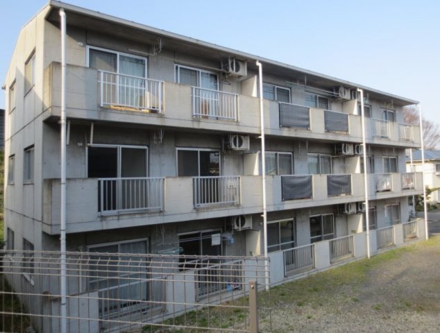 ＪＲ中央線 高尾駅 徒歩25分 3階建 築32年の外観写真