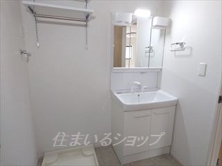 洗面設備　シャワー付き洗面化粧台