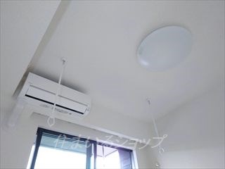 その他設備　室内物干し・エアコン・照明器具