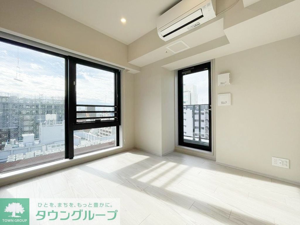ＪＲ山手線 五反田駅 徒歩2分 14階建 築4年の居間写真