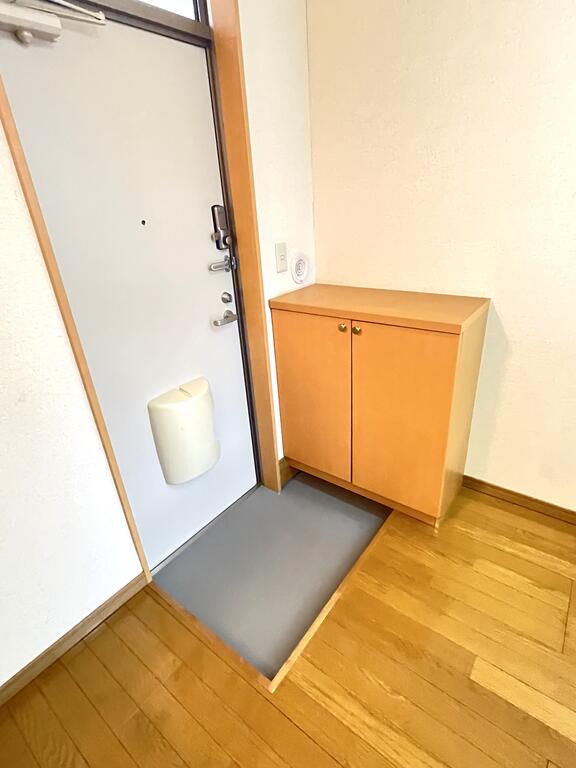 玄関　玄関収納付き