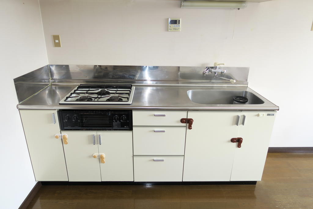 その他設備　システムキッチン3口コンロ付