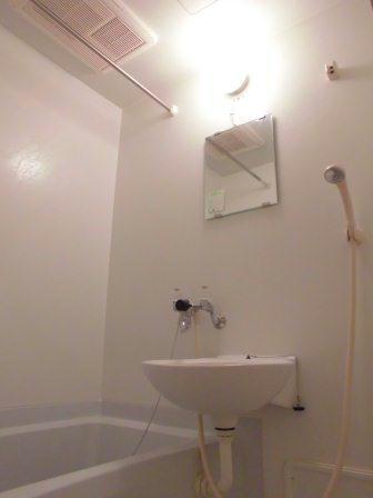 バス・シャワールーム　雨の日にも便利な浴室乾燥機付き