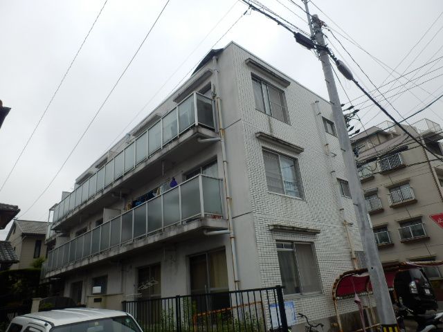 名古屋市緑区鹿山のマンションの建物外観
