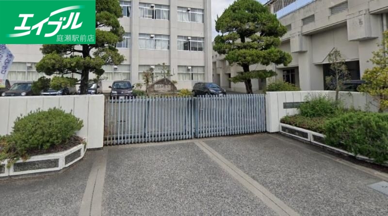 中学校　岡山市立中山中学校（中学校）まで654m