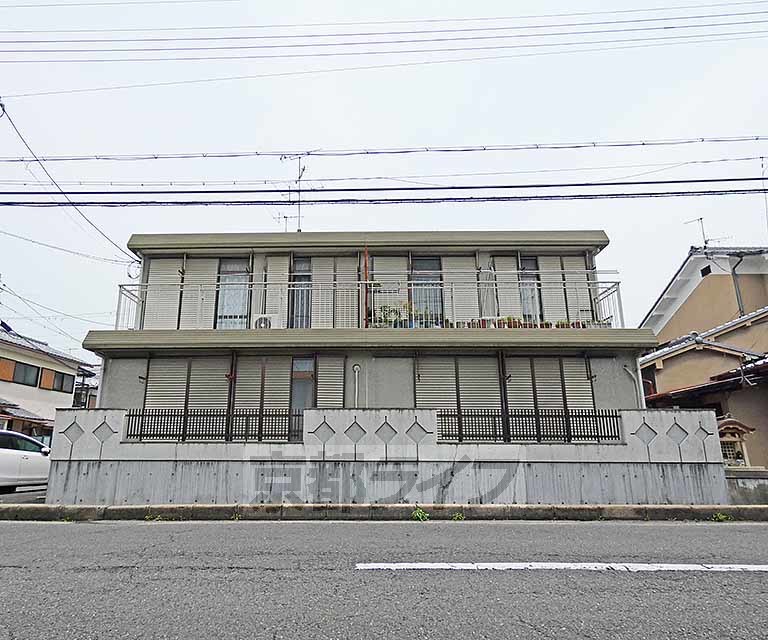 京都市左京区北白川西伊織町のアパートの建物外観