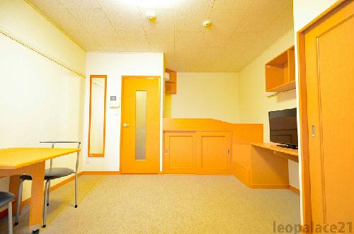 居室・リビング　2Ｆのお部屋はカーペットです。