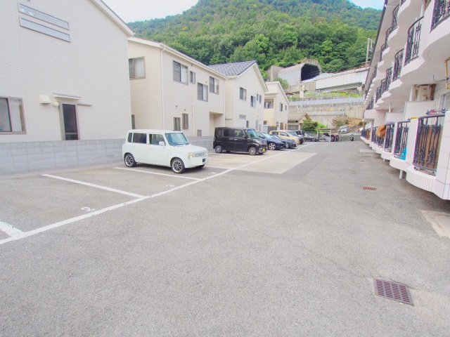 【安芸郡海田町畝のマンションの駐車場】