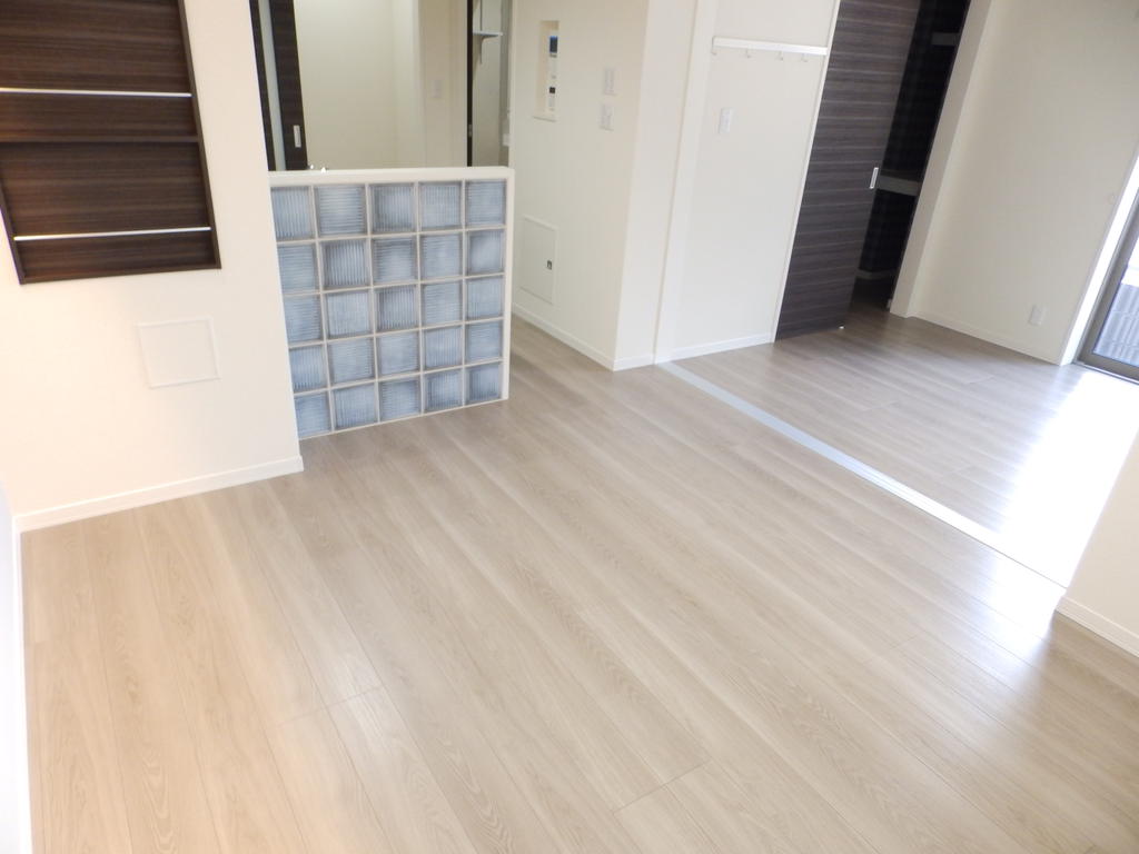 居室・リビング　別号室の参考写真（同仕様）