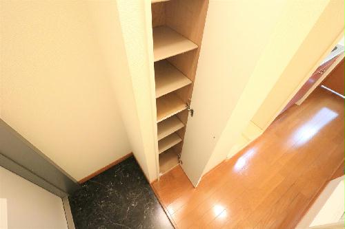 玄関　シューズボックス完備により女性でも収納安心