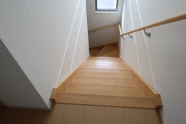 その他設備　階段　前回参考写真