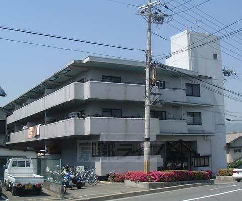 久世郡久御山町大橋辺のマンションの建物外観