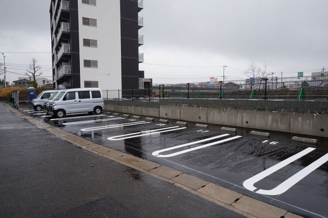 【北九州市八幡西区御開のマンションの駐車場】