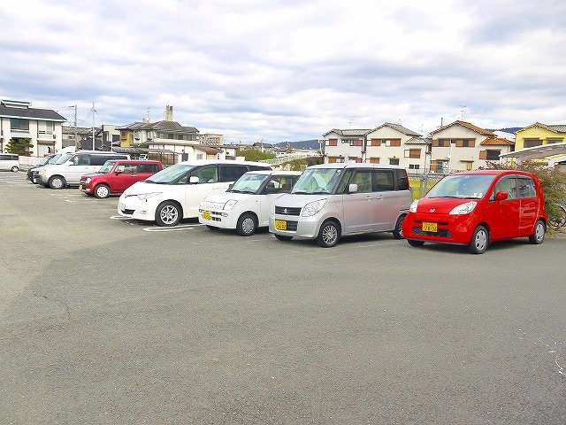 駐車場　車をお持ちの方に嬉しい駐車場付きの物件です