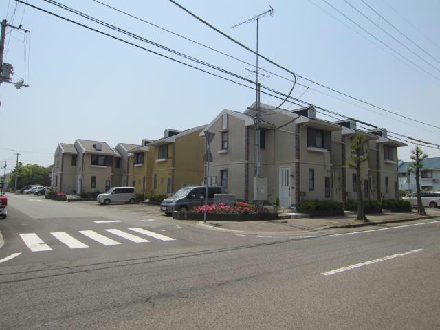 【鳴門市撫養町立岩のアパートの駐車場】