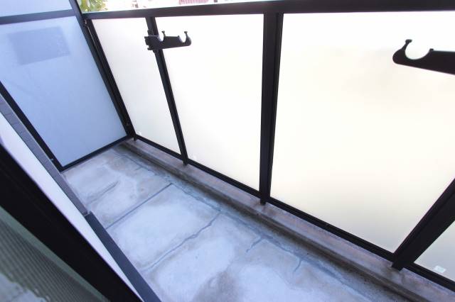 バルコニー　マンションタイプのしっかりとしたベランダです。