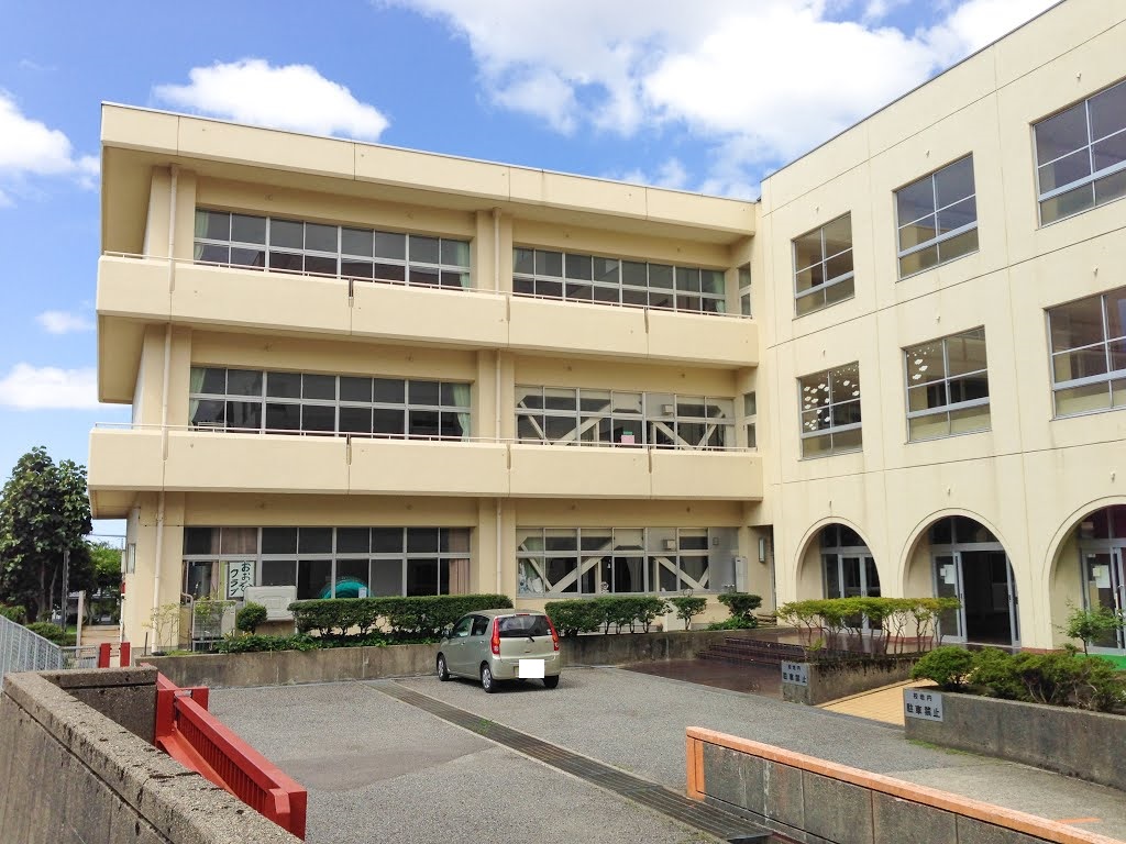 小学校　金沢市立長坂台小学校（小学校）まで452m