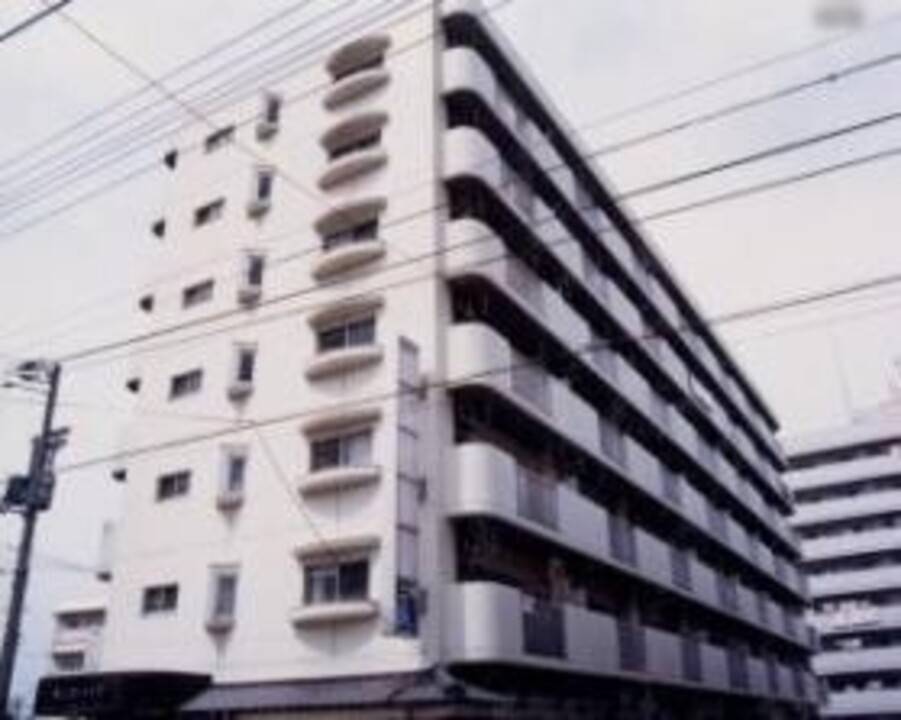 松山市萱町のマンションの建物外観