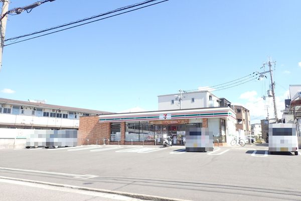 【堺市西区上のアパートのコンビニ】