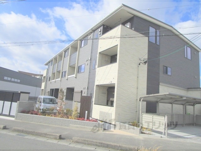 亀岡市篠町広田のアパートの建物外観