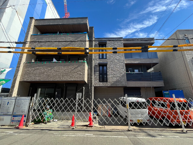 大阪市淀川区木川西のアパートの建物外観