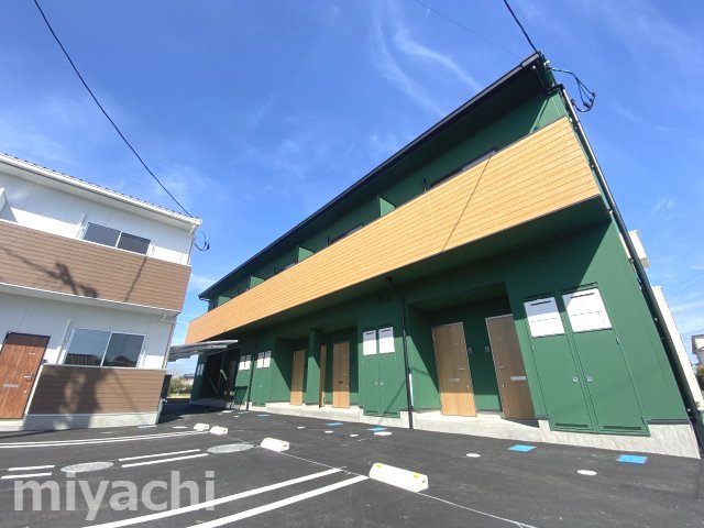 徳島市国府町日開のアパートの建物外観