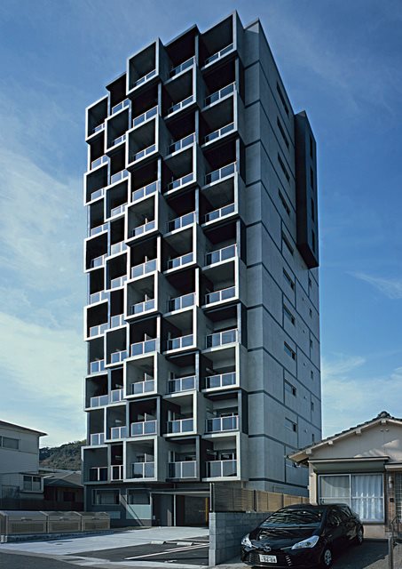 鹿児島市西田のマンションの建物外観