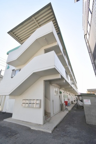 【岡山市南区泉田のマンションの建物外観】