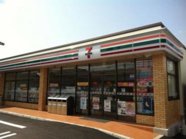 【岡山市南区泉田のマンションのコンビニ】