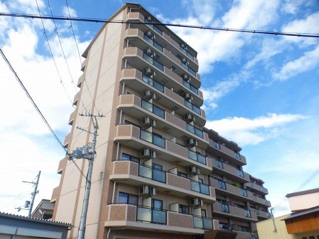 【八尾市宮町のマンションの建物外観】