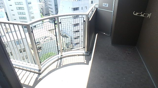 【大阪市北区中津のマンションのバルコニー】