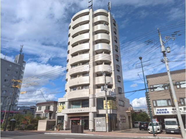 札幌市中央区南八条西のマンションの建物外観