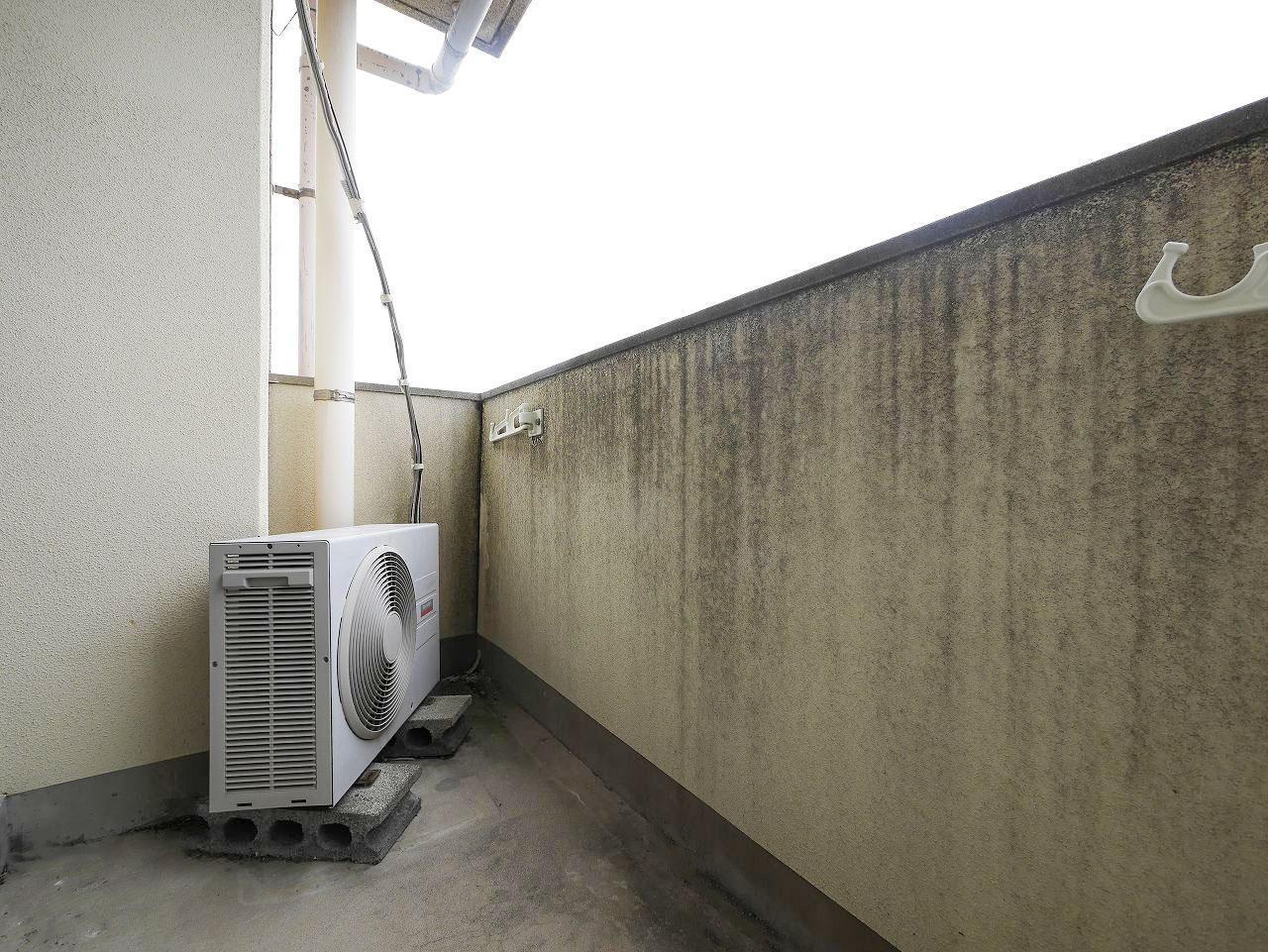 バルコニー　風と光を取込みながら外からの視線はシャットアウト