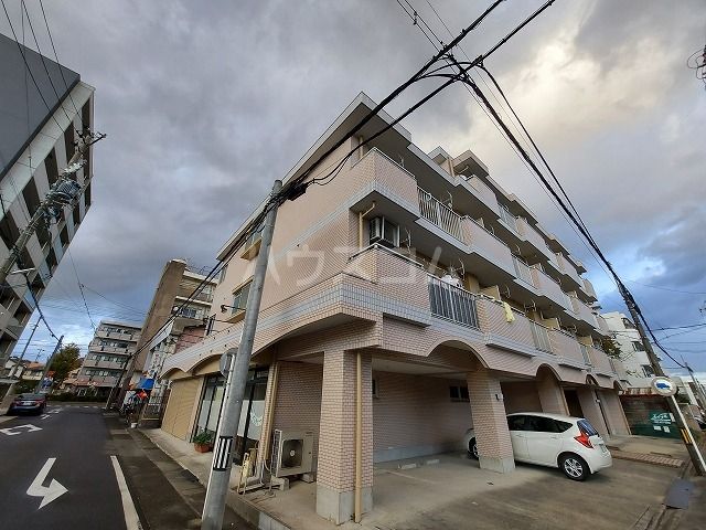 名古屋市瑞穂区白砂町のマンションの建物外観