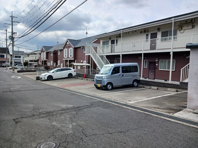 【磯城郡田原本町大字三笠のアパートの駐車場】