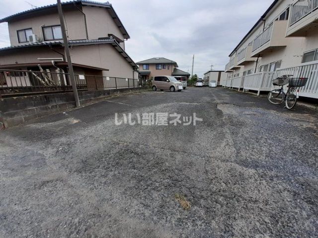 【笠間市大田町のアパートの駐車場】