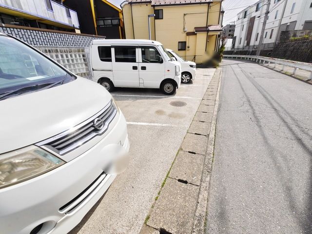 【川崎市高津区東野川のマンションの駐車場】