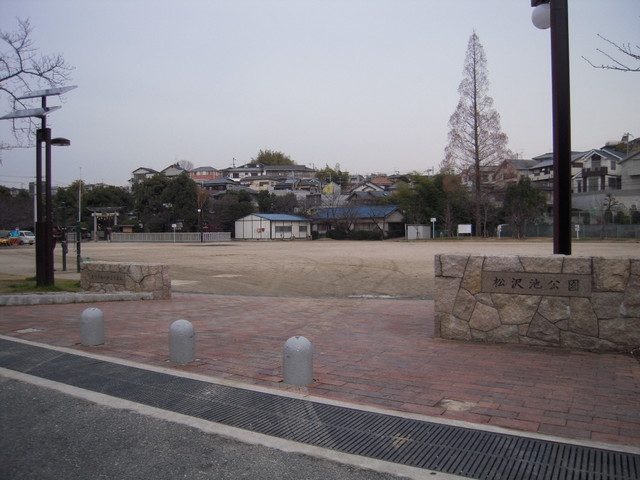 【茨木市南春日丘のアパートの公園】