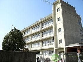 【茨木市並木町のマンションの中学校】