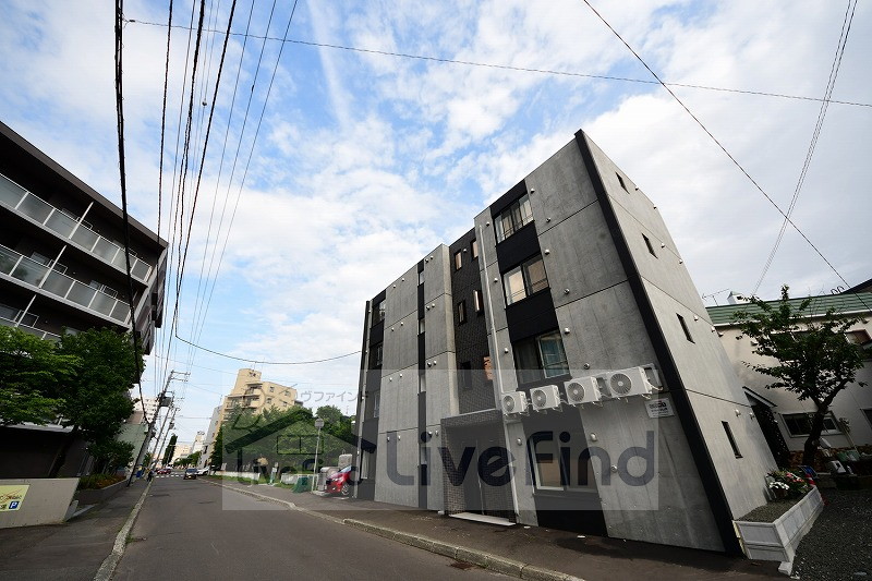 札幌市白石区菊水二条のマンションの建物外観