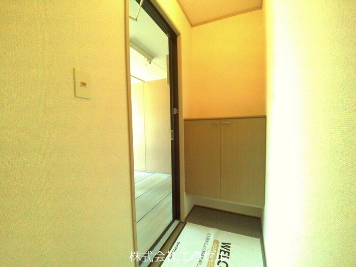 玄関　シューズBOX完備の玄関です。