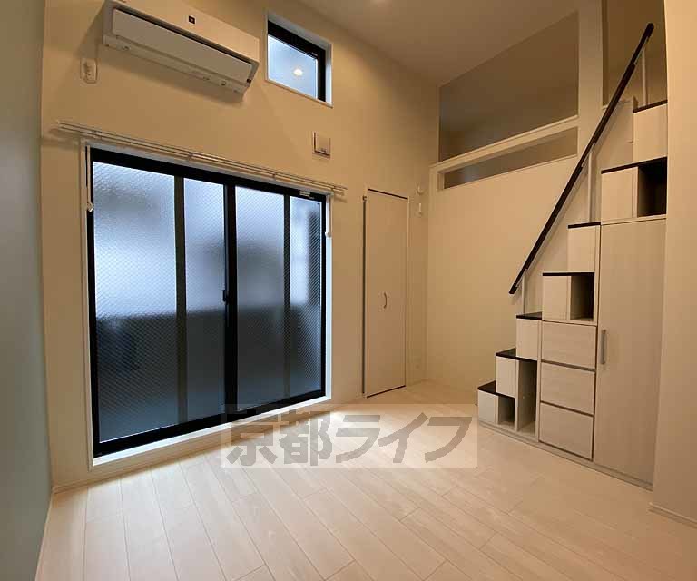 居室・リビング　ＪＲ太秦駅徒歩圏内、設備充実物件！