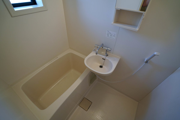 バス・シャワールーム　２階のお部屋です